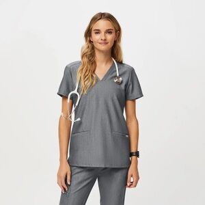 FIGS Casma Three Pocket Scrub Top
